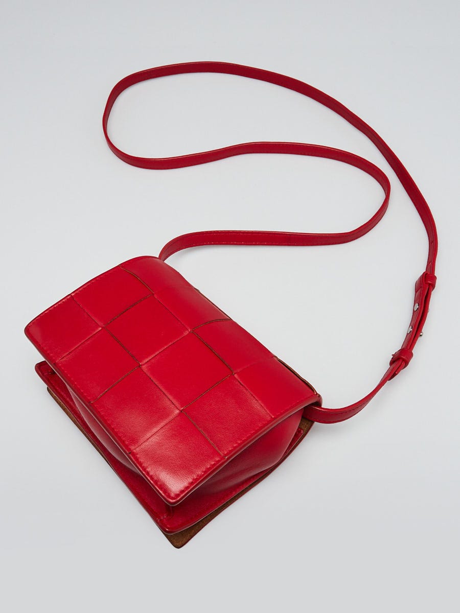 ☆【BOTTEGA VENETA】☆SMALL CASSETTE CROSSBODY BAG RED☆ Bottega Veneta Red Nappa Leather Maxi Weave Mini Cassette