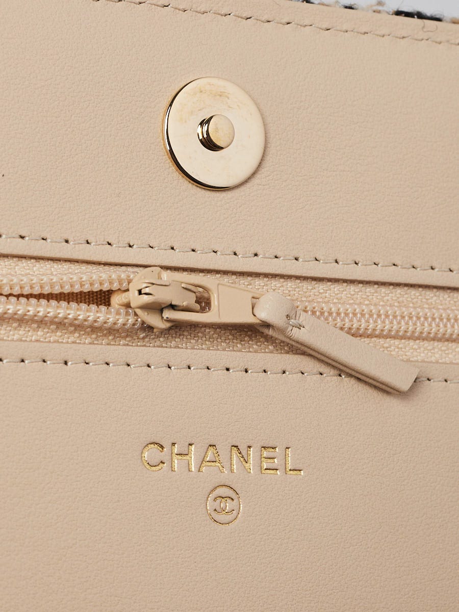 Chanel Beige/Black Houndstooth Tweed CC WOC Clutch Bag w/ Coin