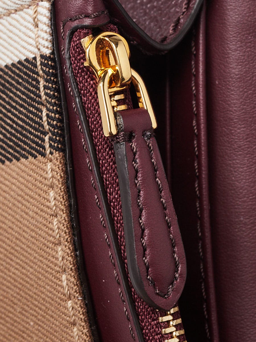ショルダーバッグ・ポシェット BURBERRY STRAND MEDIUM BAG BURGUNDY Small Strand Bag​ in Punnet - Women, Leather | Burberry