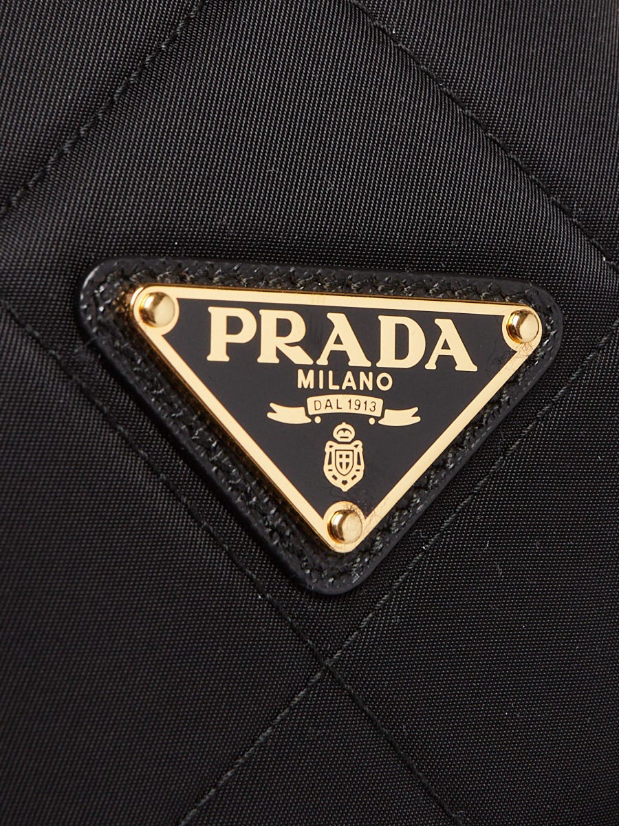 Prada Black Quilted Tessuto Nylon 1995 Re-Edition Shoulder Prada Black Quilted Tessuto Nylon 1995 Re-Edition Shoulder