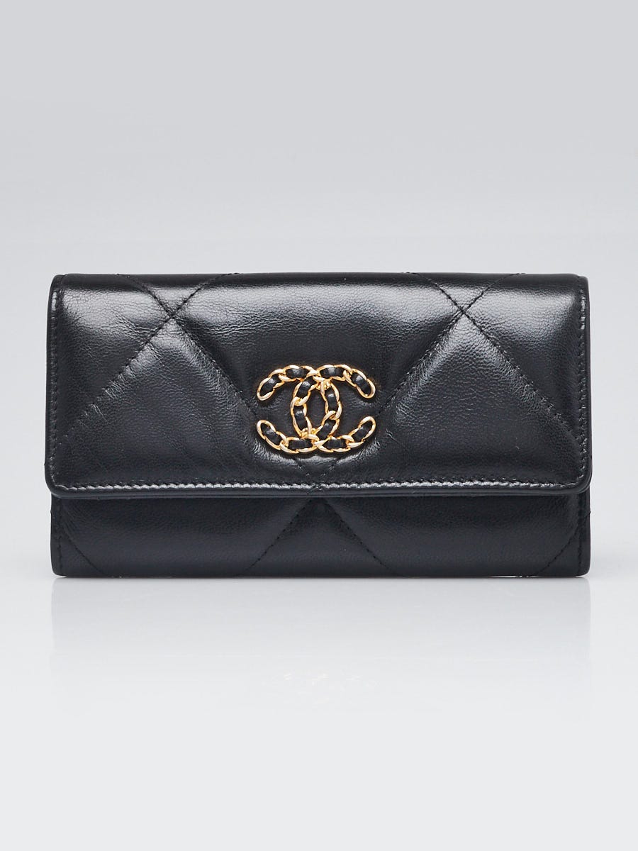 シャネル　19番 Chanel Black Quilted Lambskin Leather Chanel 19 Flap Wallet