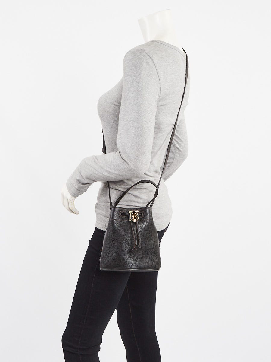 【関税&送料込み】Burberry Mini Drawstring Purse Burberry Black Pebbled Leather Mini TB Drawstring Bucket Bag