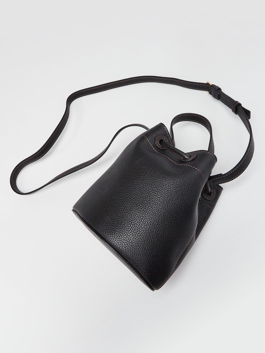 【関税＆送料込み】Burberry Mini Drawstring Purse Burberry Black Pebbled Leather Mini TB Drawstring Bucket Bag