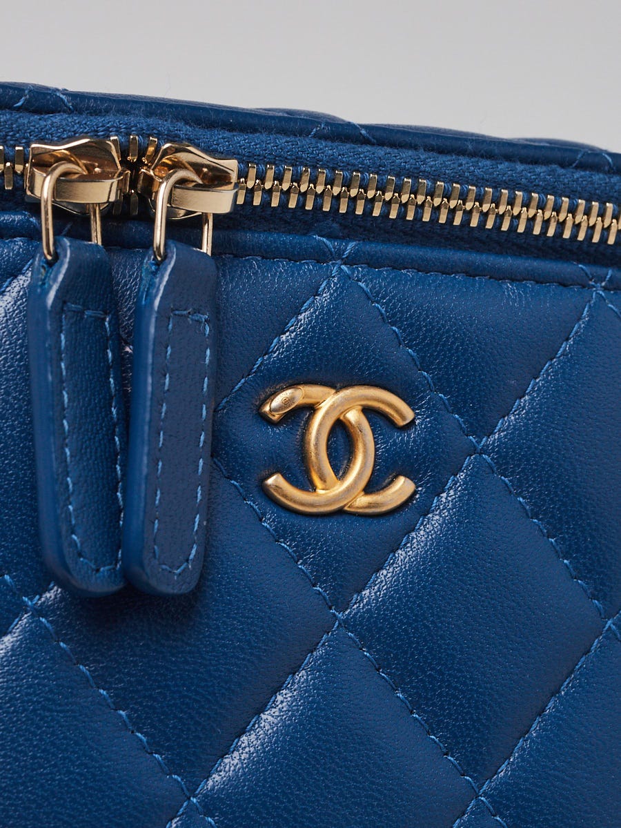CHANEL ネイビー レザー ポーチ　バニティ Chanel Blue Quilted Lambskin Leather Pearl Crush Mini Vanity Case