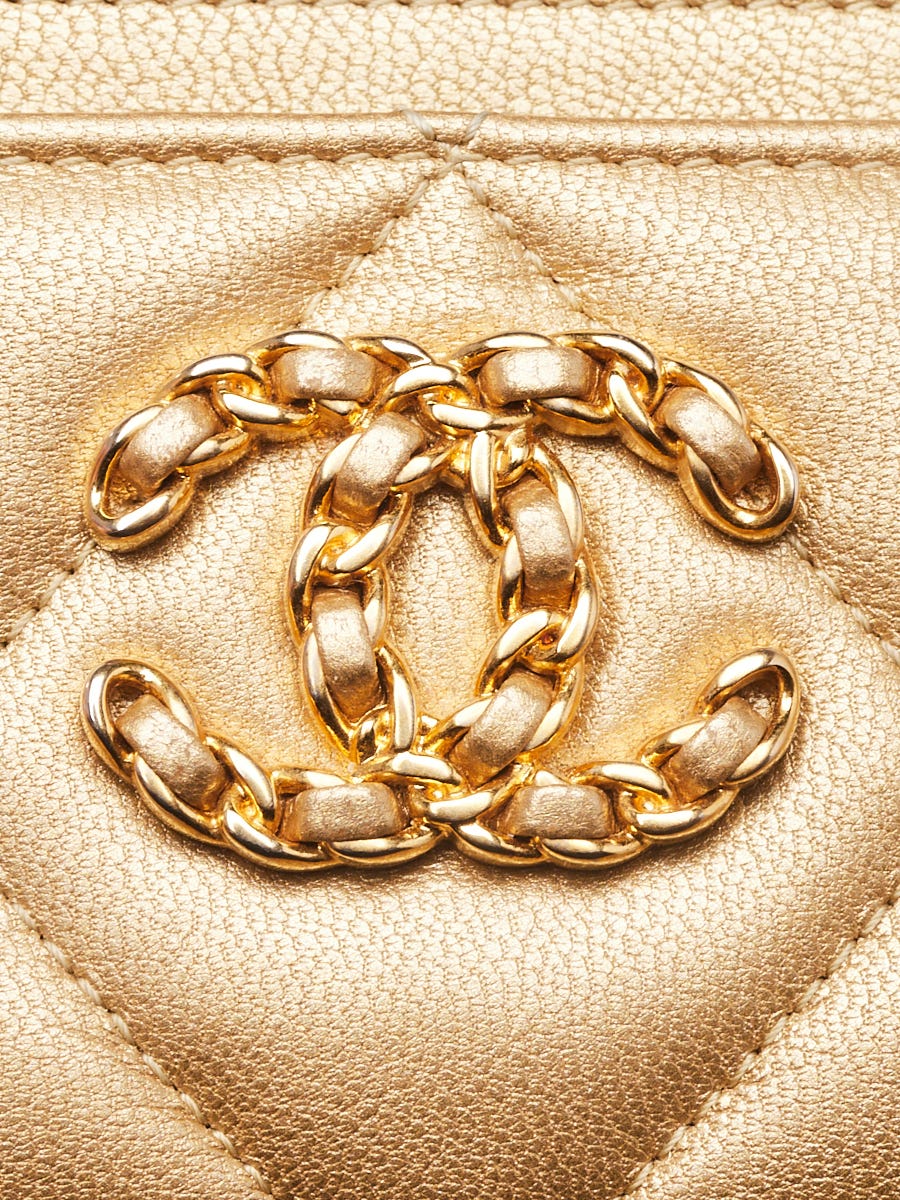 新品‼️CHANELゴールドロゴ キルティングケース ノベルティ♡ Chanel Gold Quilted Goatskin Leather Chanel 19 Card Holder