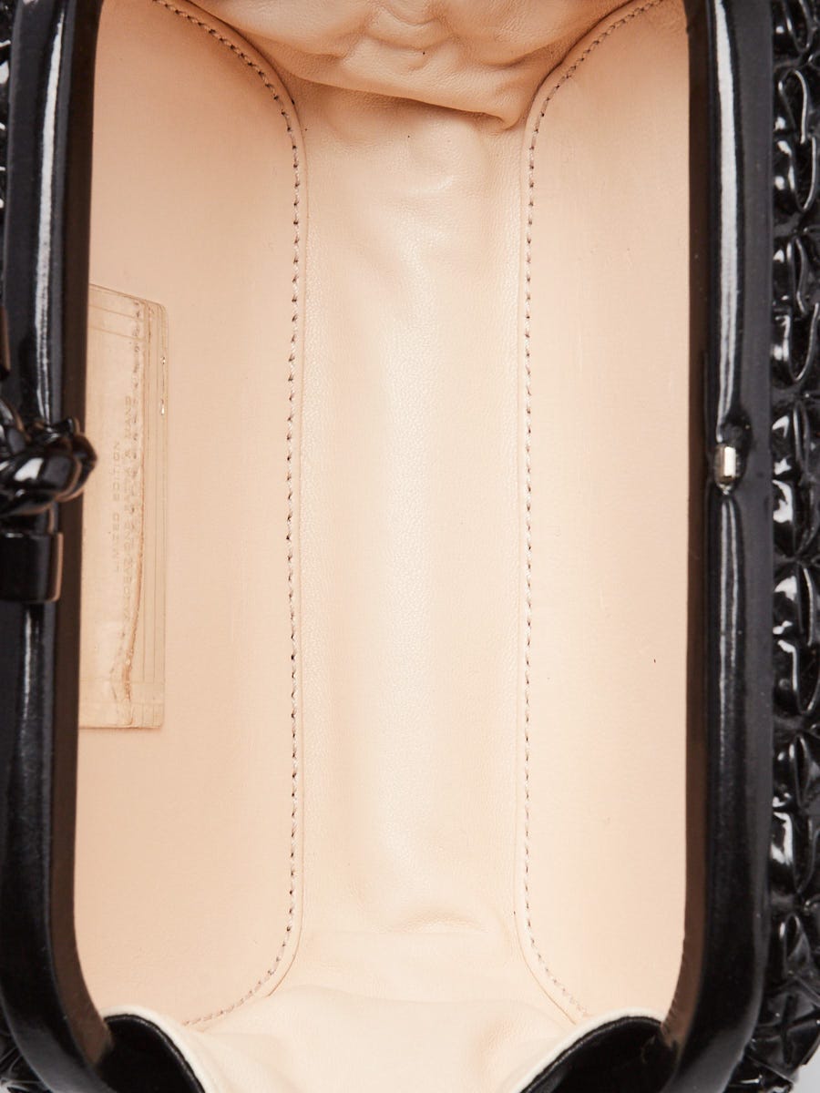 入手困難　BOTTEGA VENETA ケース FOLDED Bottega Veneta Black Patent Leather Origami Knot Clutch Bag