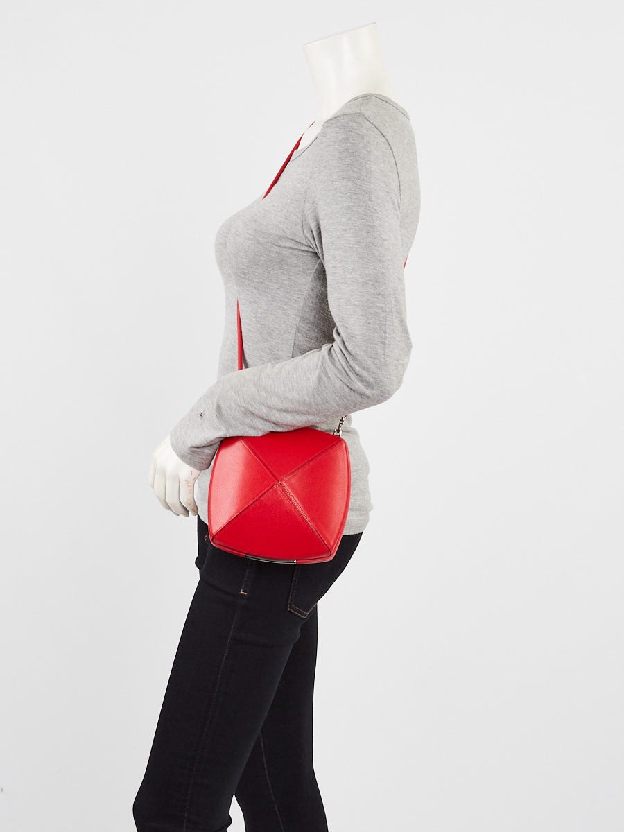 Hermes Rouge De Cœur Chevre Chamkila Leather Palladium Plated Clou Medor Minaudiere Bag