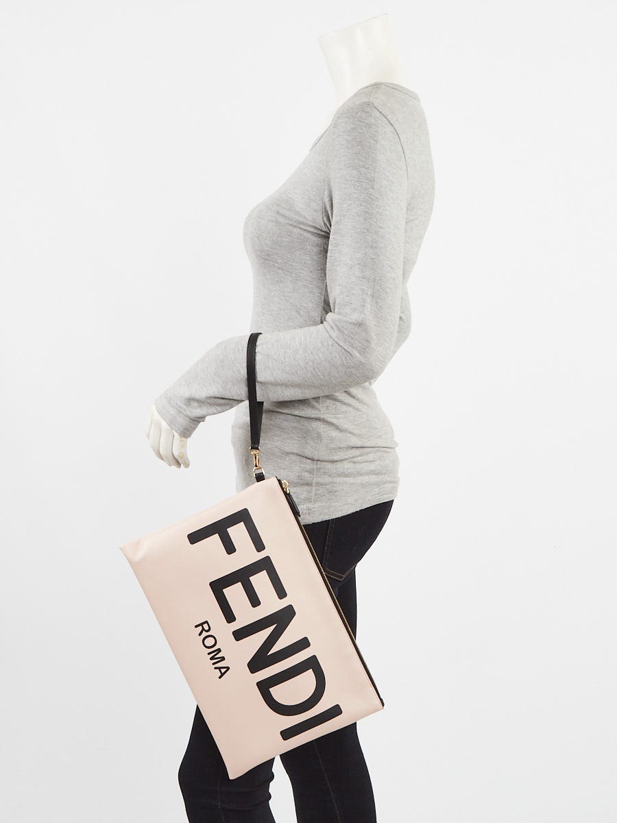 ★関税込★FENDI★Leather Large Flat Pouch Pink Beige★ ☆関税込☆FENDI☆Leather Large Flat Pouch Pink Beige☆