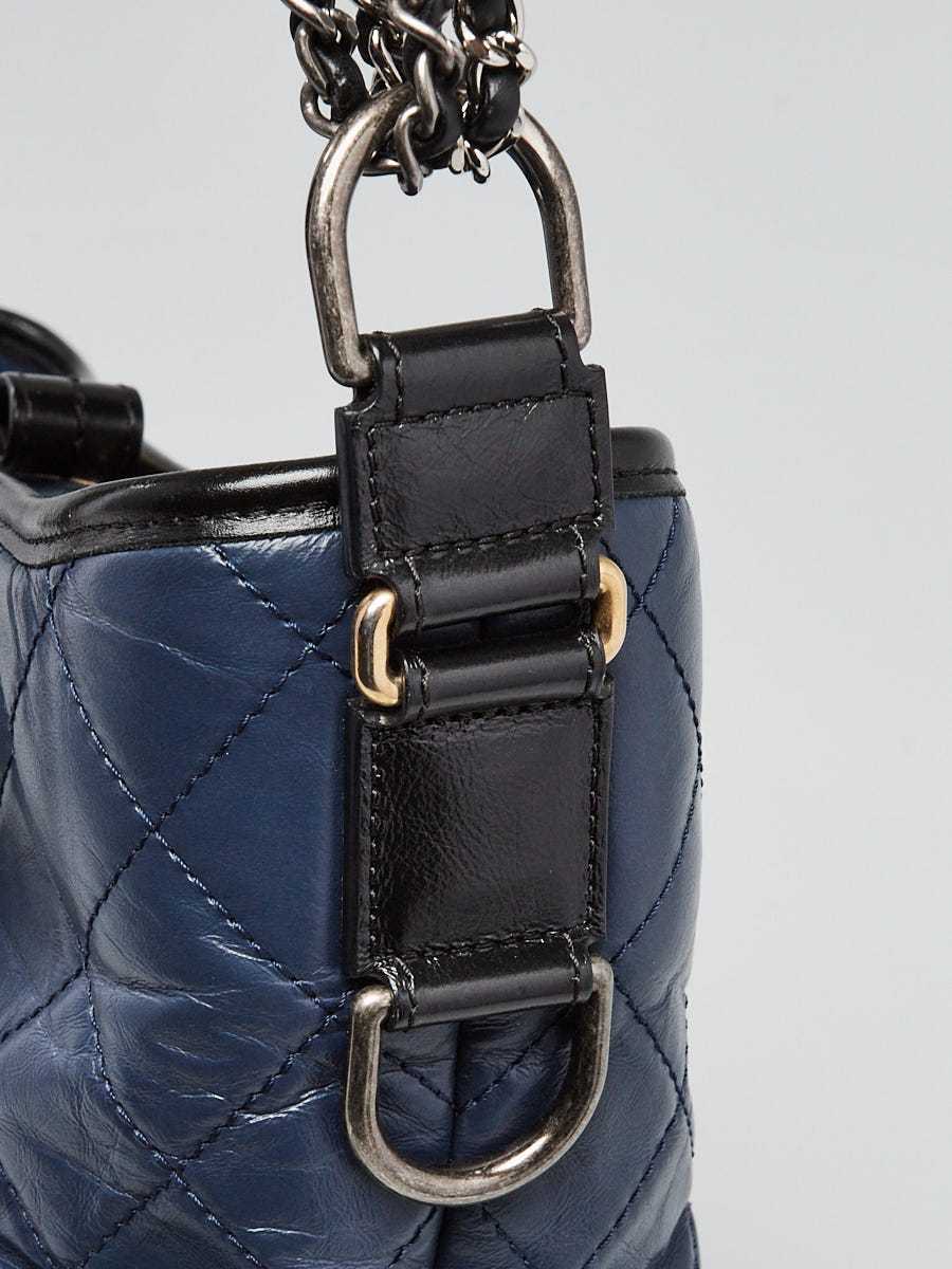 CHANEL Gabrielle De Chanel Medium Hobo Bag Navy ヴィンテージ CHANEL Aged Calfskin Quilted Medium Gabrielle Hobo Navy