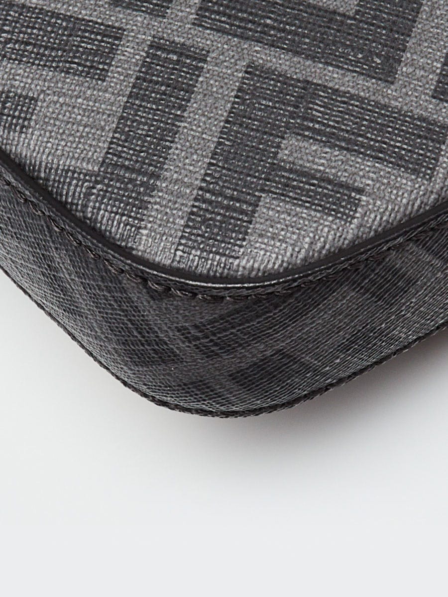 人気ブランドからコーディネートを探す Fendi Grey/Black Zucca Coated Canvas/Leather Mini Baguette バッグ