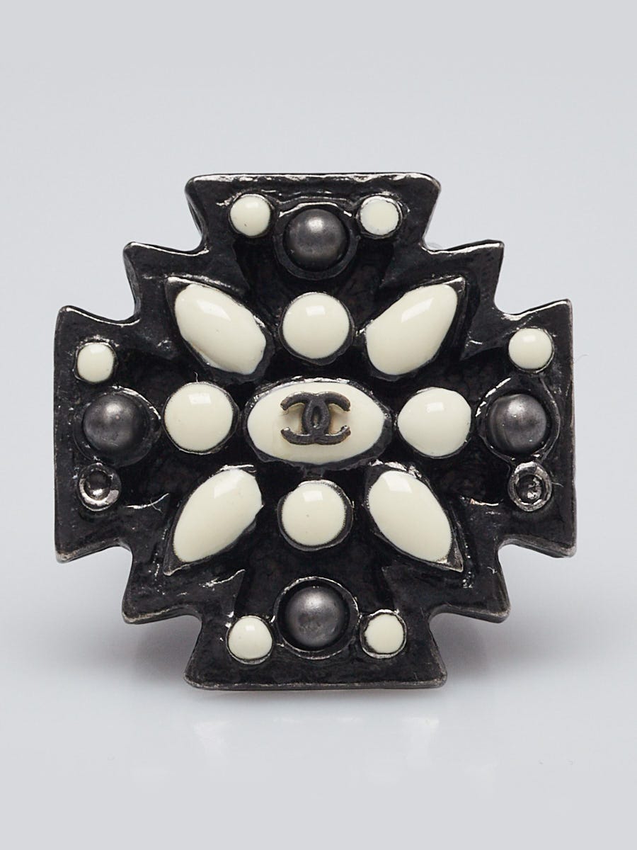 Chanel Ruthenium Metal and Black/White Gripoix Poured Glass Ring Size 6