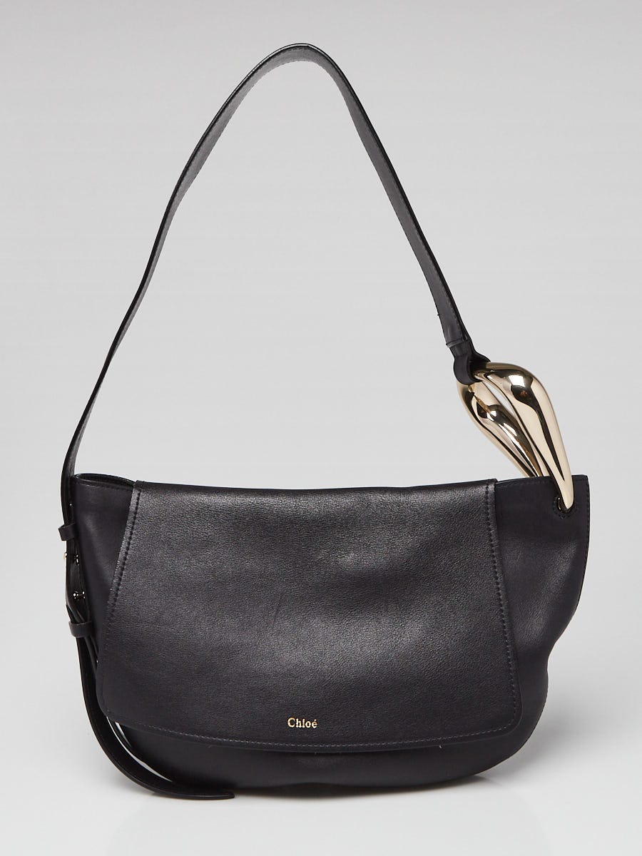 Chloe Black Leather Kiss Shoulder Bag | Yoogi's Closet Chloe Black Leather Kiss Shoulder Bag | Yoogi's Closet