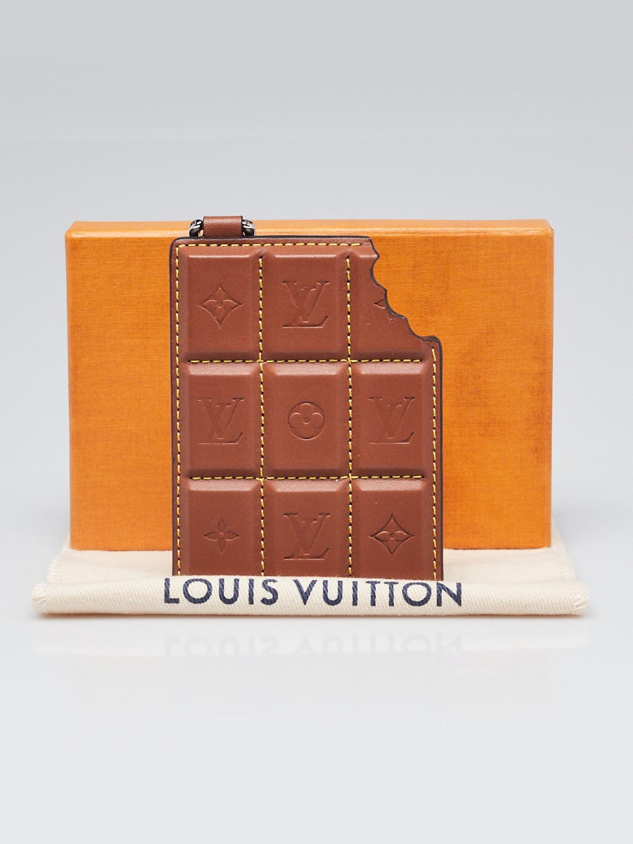 【遊び心◎♪】LOUIS VUITTON★LV Chocolate Bar バッグチャーム This is probably one of the cutest keychains I've seen from