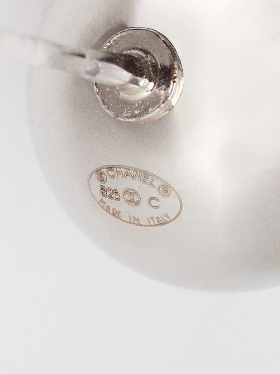 Chanel Silver Metal CC Ball Stud Earrings | Yoogi's Closet Chanel Silver Metal CC Ball Stud Earrings | Yoogi's Closet