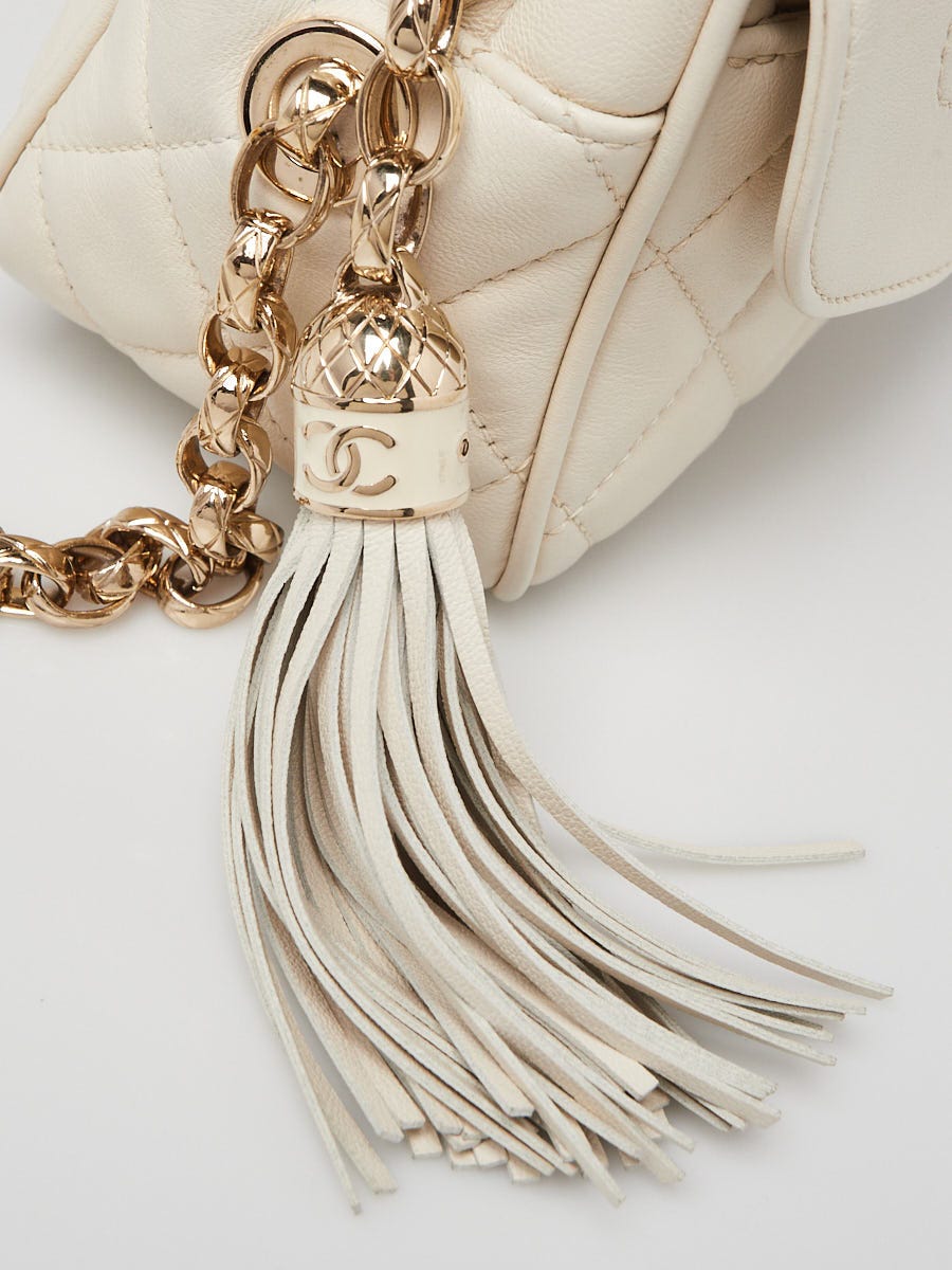 CHANEL ホワイトレザー キルティングバッグ Chanel Lambskin Quilted Small Chic Pearls Flap White 1792898
