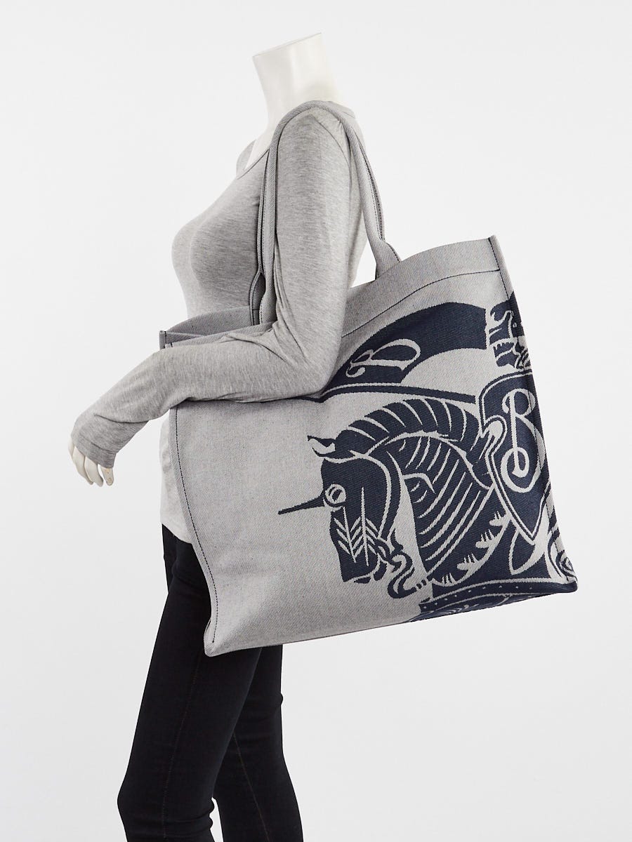 【BURBERRY】EKD ミニポーチ付き ジャガードコットントート Burberry EKD Canvas Tote Bag | Grey | FARFETCH