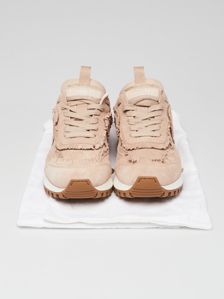 スニーカー C'est Dior Suede Calfskin & Mesh Fringe Sneaker C'est Dior Sneaker Ecru Suede Calfskin and Mesh | DIOR