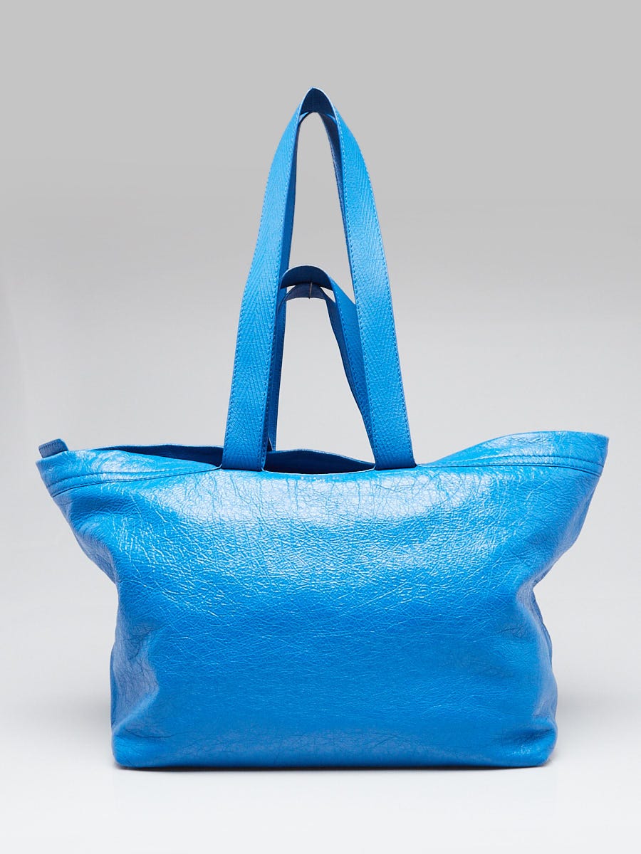BALENCIAGA ライトブルートートバッグ B9939 Balenciaga Blue Leather Oversized Carry Shopper M Bag | Yoogi's Closet