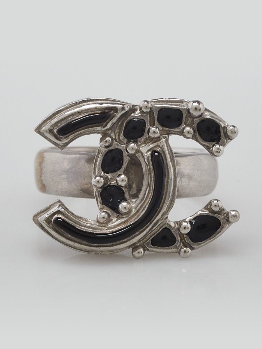 Chanel Silver Metal and Black Gripoix Poured Glass Ring Size 7.5
