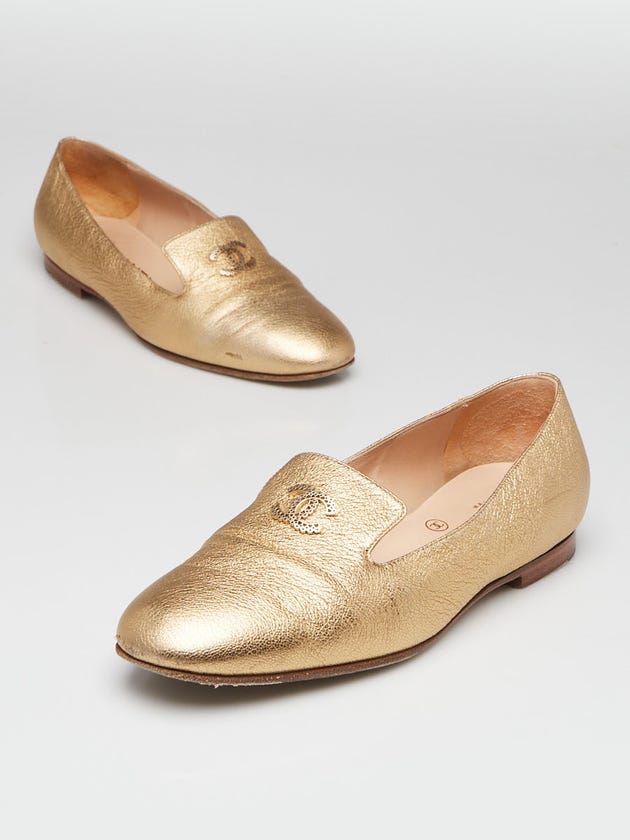 Chanel Gold Crinkle Leather CC Moccasin Loafers Size 6/36.5