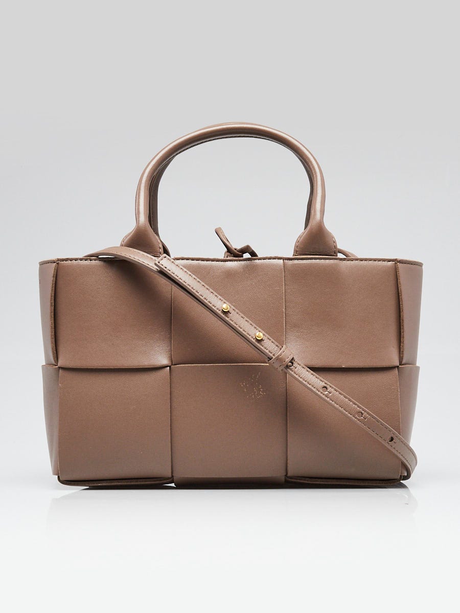 BOTTEGA VENETA ブラウン編み込みバッグ Bottega Veneta Brown Intrecciato Woven Nappa Leather Mini Arco