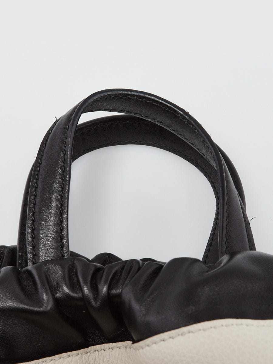 Gucci White/Black Leather Printed Drawstring Backpack  display picture 3