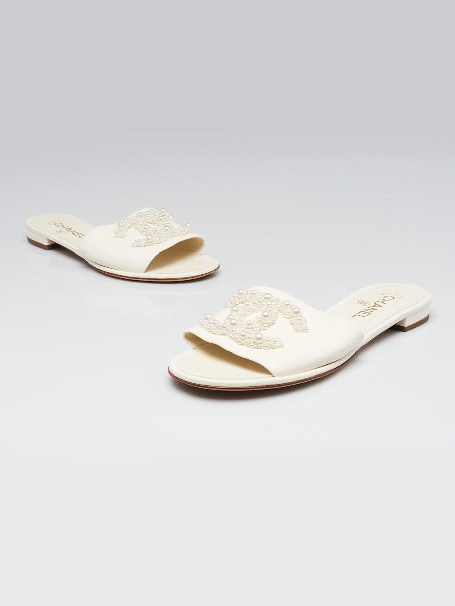 Chanel White Leather Pearl CC Slides Size 9.5/40 | Yoogi's