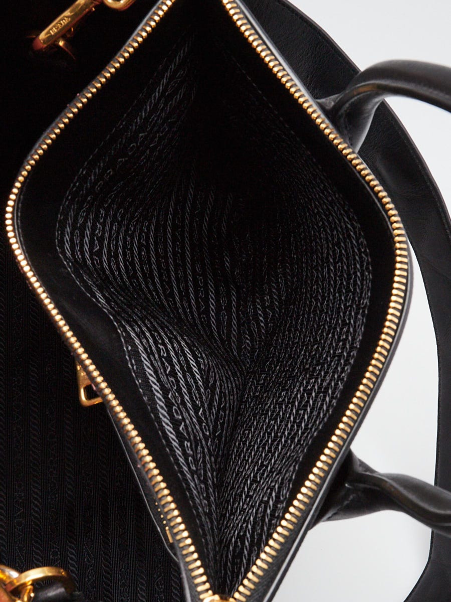 YK さん PRADA専用 Prada Black/Pink Saffiano Greca Leather Paradigme Bag | Yoogi's Closet