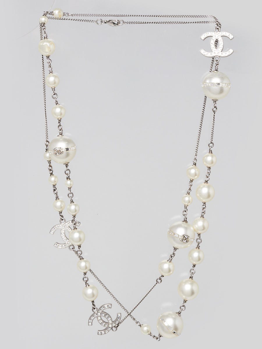 CHANEL 26S DOUBLE C LOGO PEARL DROP PENDANT NECKLACE WITH CRYSTAL HALO IN SILVER METAL 633293 main image 1