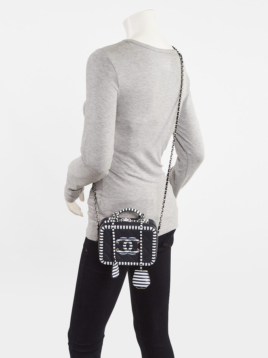 Chanel Navy Blue/White Quilted Caviar Leather Filigree Small Vanity Case Bag