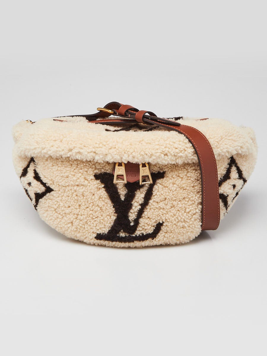 まぁこ  LOUIS VUITTONバック&amp;ブーツ Louis Vuitton Fold Me Pouch Brown Monogram Phone Box Crossbody
