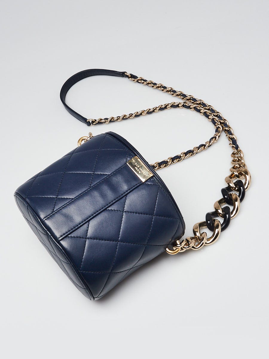 CHANEL ネイビー レザー ポーチ　バニティ Chanel Blue Quilted Lambskin Leather Mini Vanity Case Bag