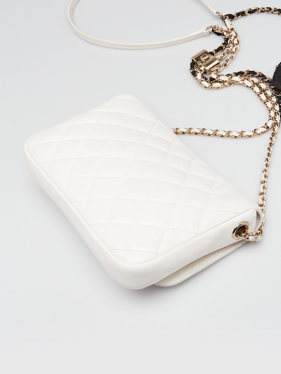 リ*♡様 CHANEL　ショルダーバッグ　ポーチ　白　キルティング　ノベルティ Chanel White/Black Quilted Lambskin Leather Double Side Pack