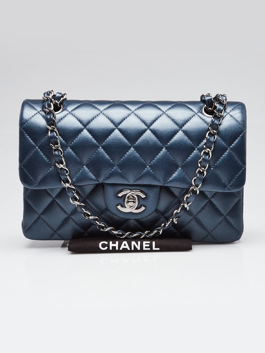 Chanel 二つ折り ネイビー キルティング Chanel Iridesent Dark Blue Quilted Lambskin Leather Classic Small