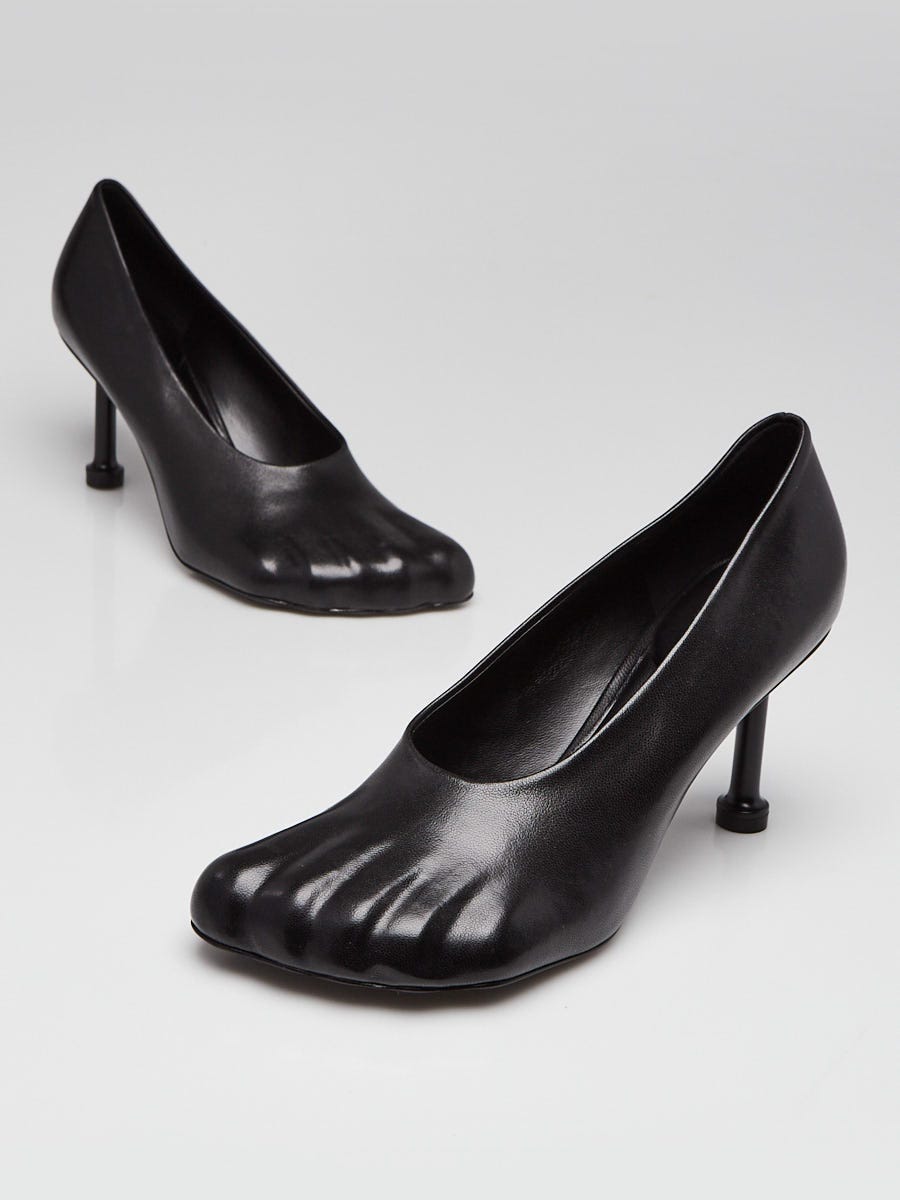 Balenciaga ノベルティ　VIP ギフト　ゲーム Balenciaga Black Leather Fetish Pumps Size 8/38.5 | Yoogi's Closet