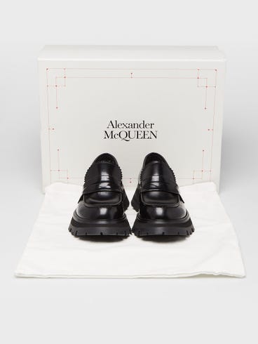 Alexander McQueen Black Patent Leather Platform Loafers Size 5.5/36 | Yoogi's Closet Alexander McQueen Black Patent Leather Platform Loafers Size 5.5/36 | Yoogi's Closet