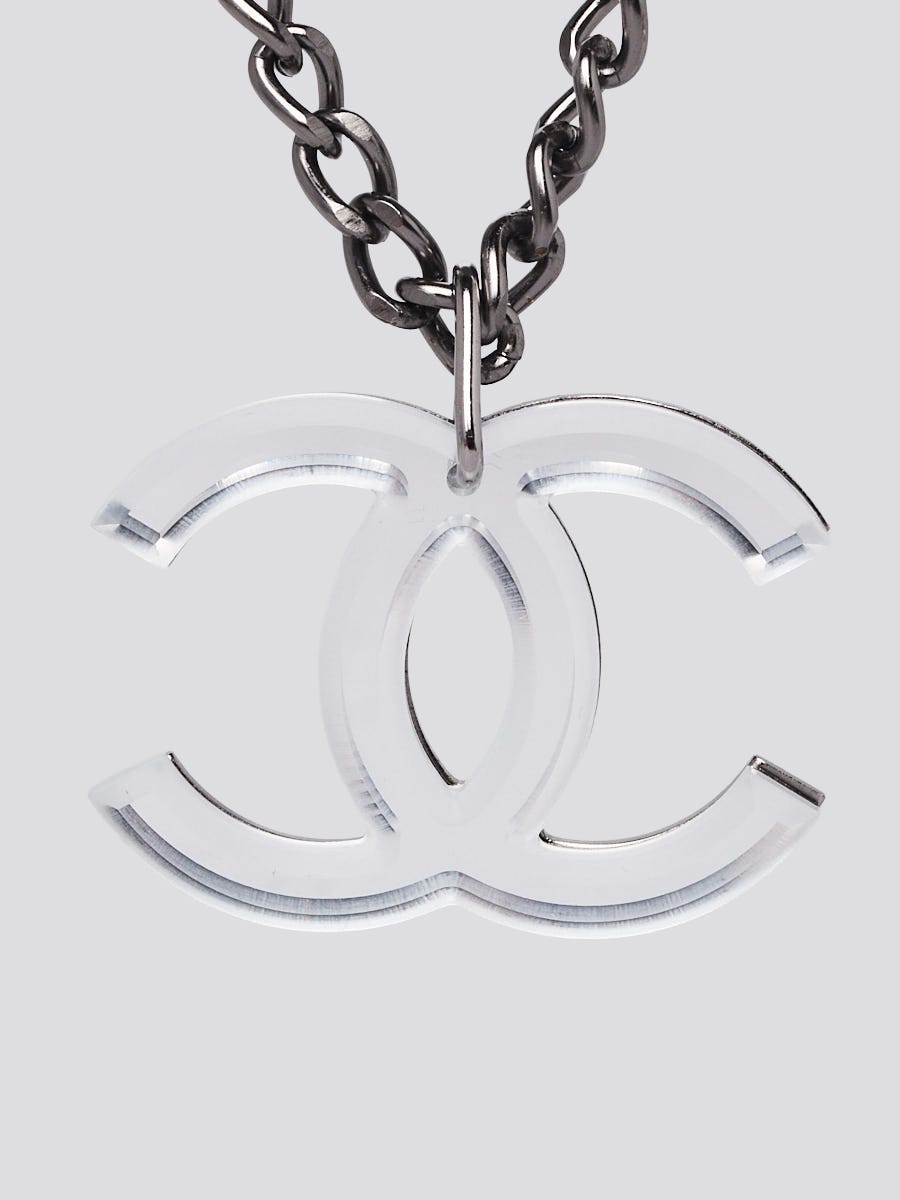 CHANEL クリスタルクロスネックレス Chanel Silver Metal Clear Resin Reversible CC Pendant Necklace