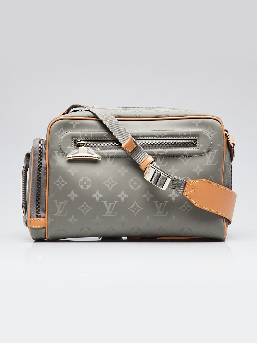 チロちゃんの断捨離  Louis Vuitton ボディバッグ Louis Vuitton Titanium Monogram Nylon/LeatherCrossbody Camera Bag