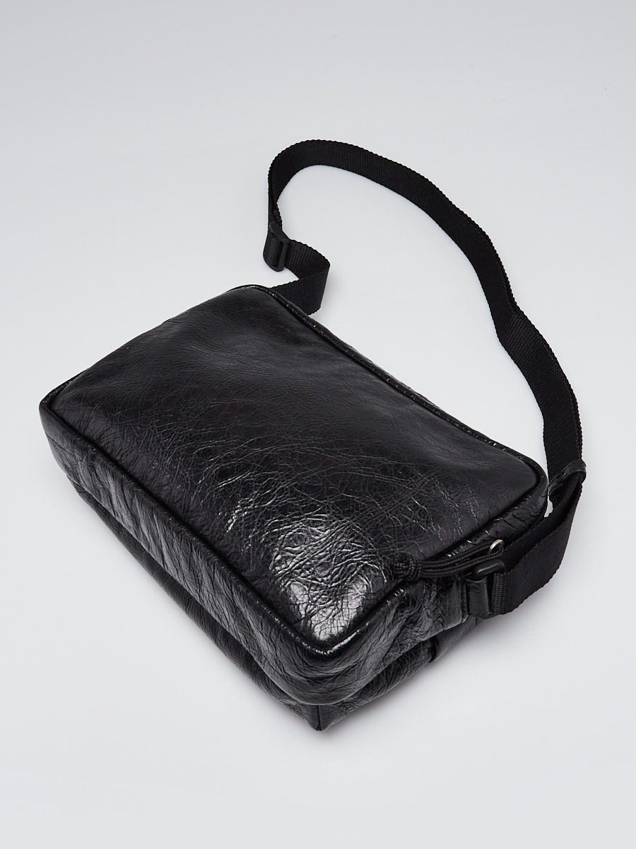 バッグ BALENCIAGA Balenciaga Black Textured Leather Explorer Camera Crossbody Bag