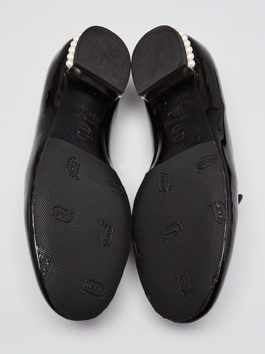 Chanel Black Patent Leather CC Loafers Size 6/36.5 | Yoogi's Closet