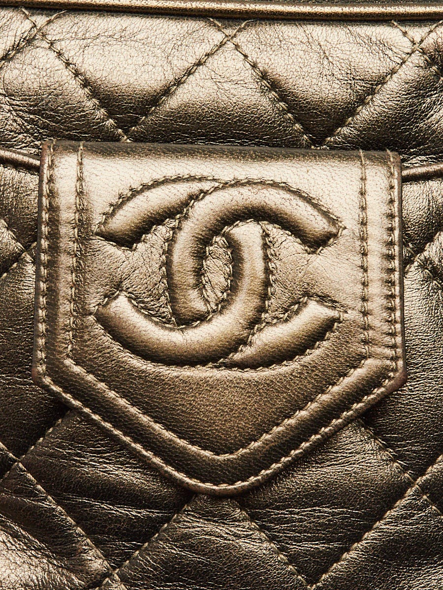 CHANEL シャネル　ゴルフバック　ヘッドカバー Chanel Metallic Green Quilted Lambskin Leather Camera Case Tassel