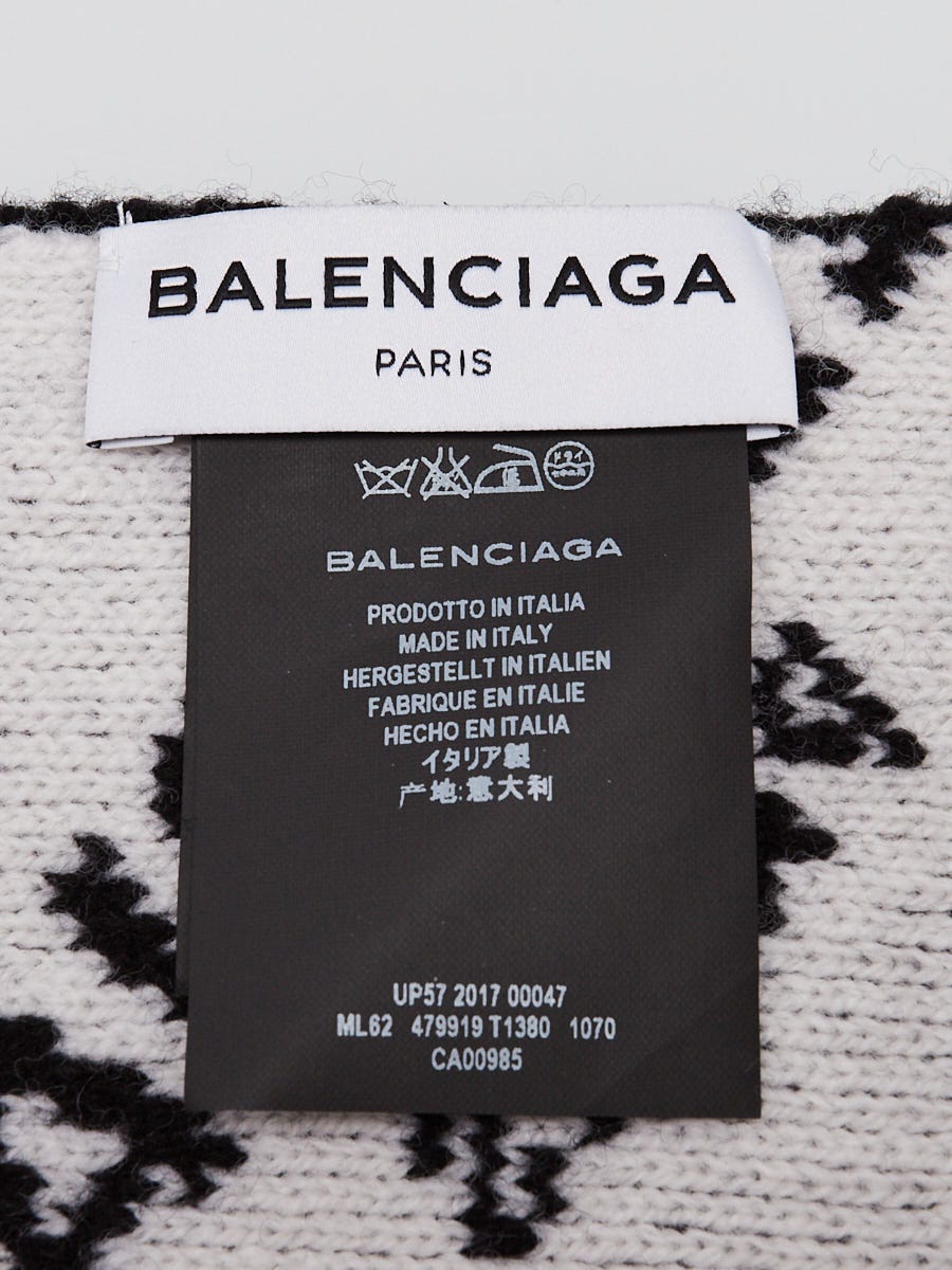 balenciagaユニフォームスカーフ Balenciaga Black/White Wool Blend All-over Logo Scarf | Yoogi's Closet