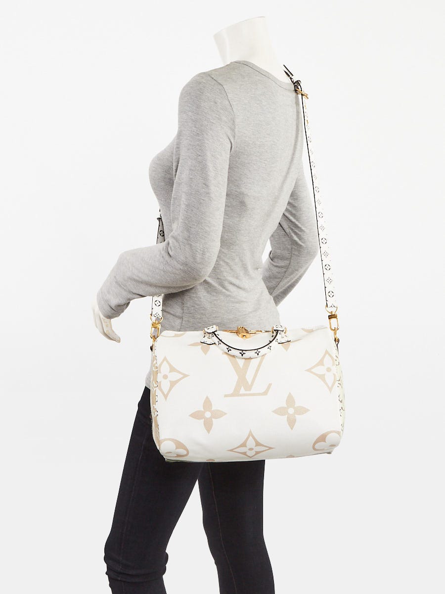 Louis Vuitton ホワイト ハンドバッグ Louis Vuitton Khaki/White Monogram Giant Canvas Speedy Bandouliere