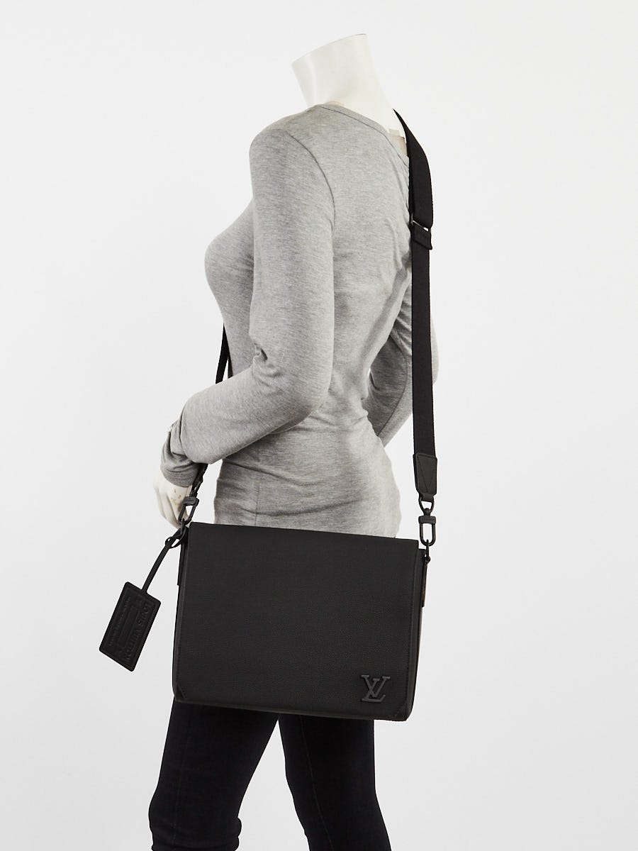 Louis Vuitton Black Aerogram Leather Takeoff Messenger Bag
