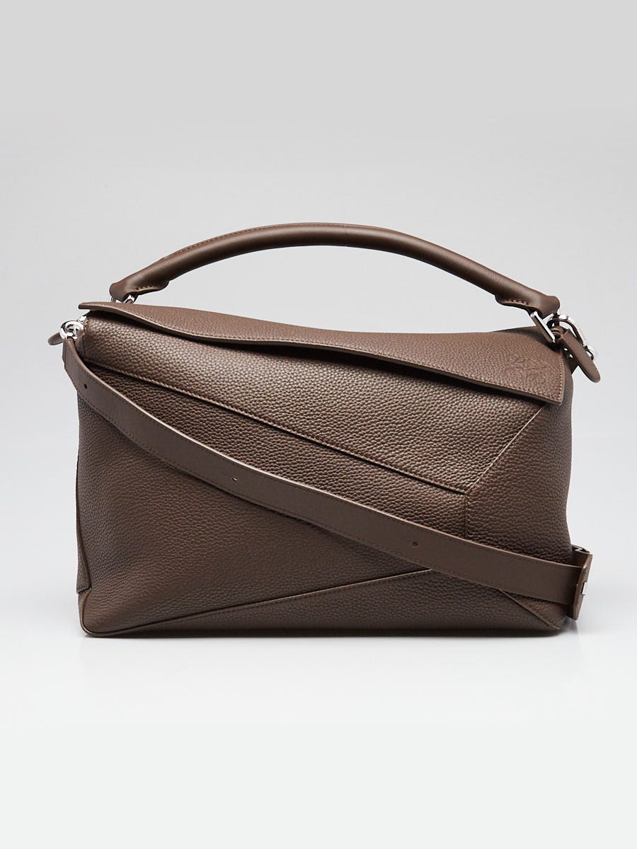 LOEWE レザーケース グベージュ・ブラウン Loewe Dark Brown Grained Calfskin Leather Medium Puzzle Bag