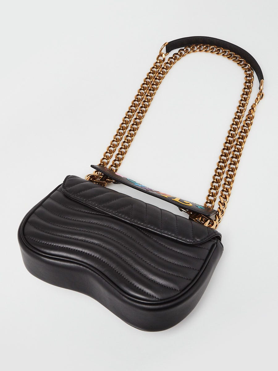 グミLouis Vuitton ショルダーバック Louis Vuitton Black Quilted Leather New Wave Chain PM Bag
