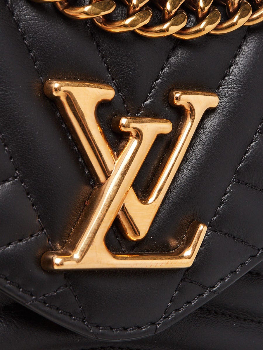 グミLouis Vuitton ショルダーバック Louis Vuitton Black Quilted Leather New Wave Chain PM Bag