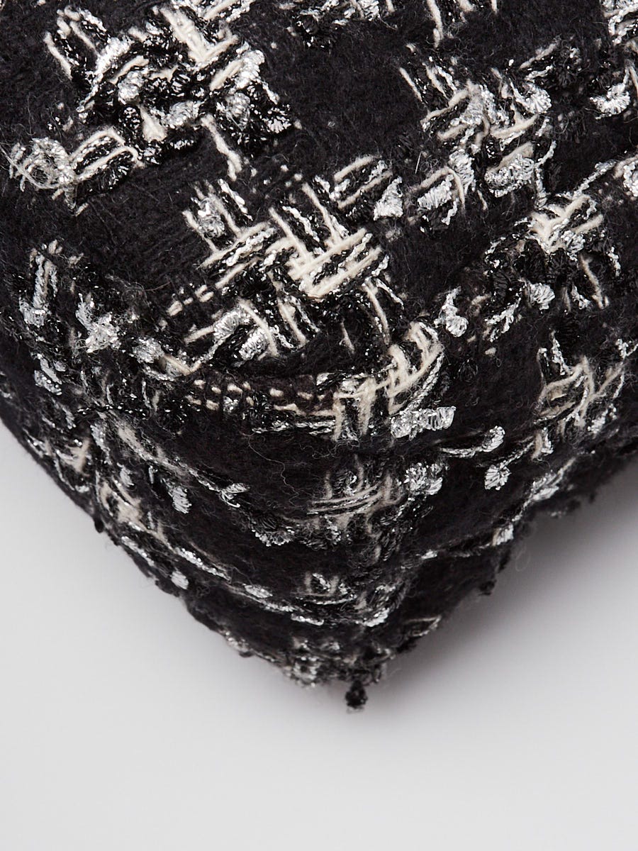 Chanel Black/Silver Houndstooth Wool Tweed Chanel 19 Maxi Flap Bag