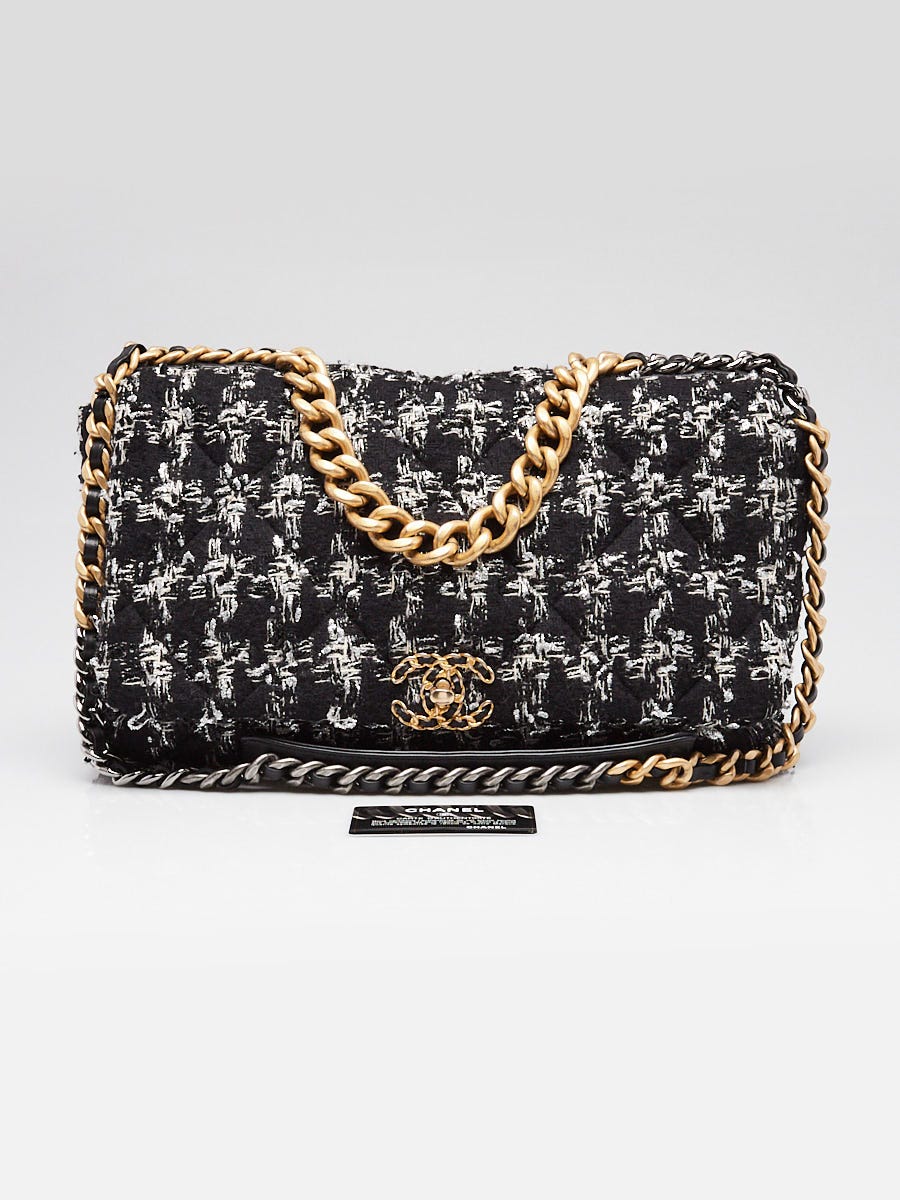 CHANEL ハウンドトゥース柄 ノベルティ Chanel Black/Silver Houndstooth Wool Tweed Chanel 19 Maxi Flap Bag