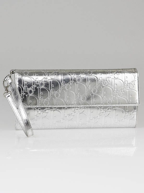 Silver wristlet online clutch